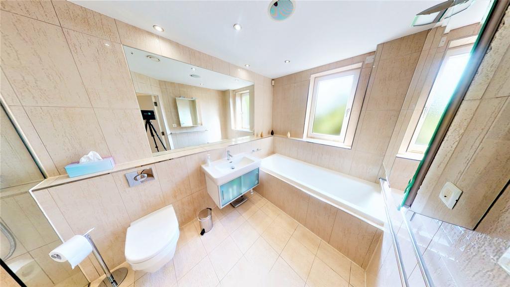 Master En-Suite