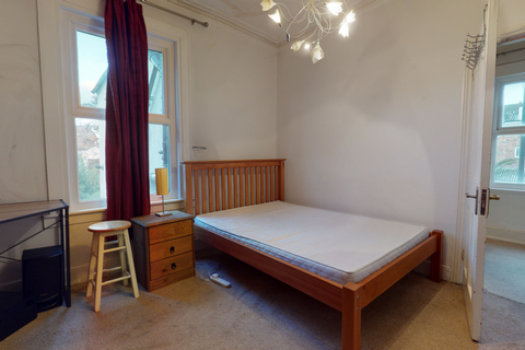 2 bedroom apartment to rent, Kingswood Road, London, SW2