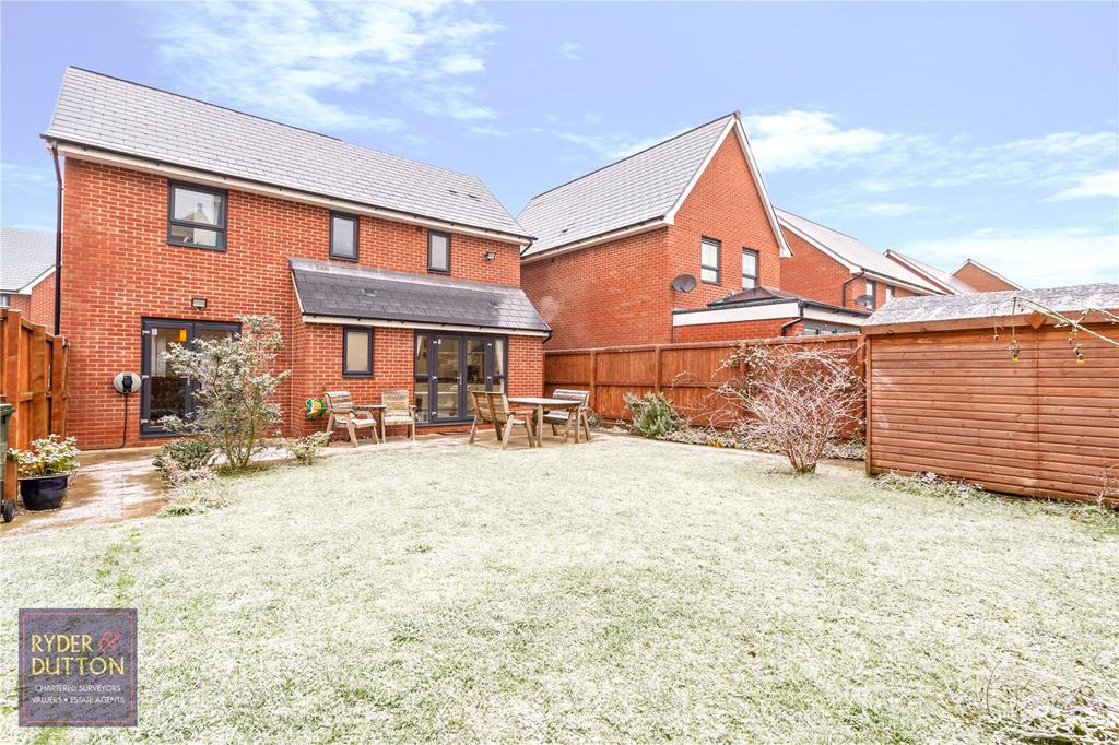 Charlton Street, Castleton, Rochdale, Greater Manchester, OL11 3 bed
