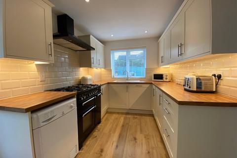 16 Benning Way, Wokingham, RG40 1XX