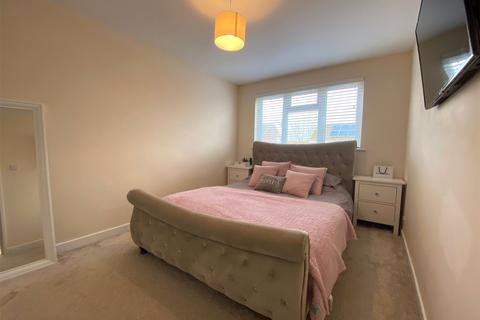 16 Benning Way, Wokingham, RG40 1XX