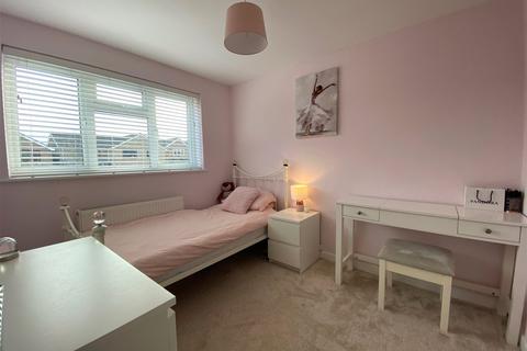 16 Benning Way, Wokingham, RG40 1XX