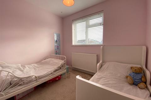 16 Benning Way, Wokingham, RG40 1XX