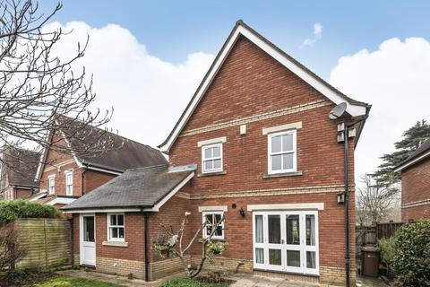 32 Monro Drive, Guildford, GU2 9PS