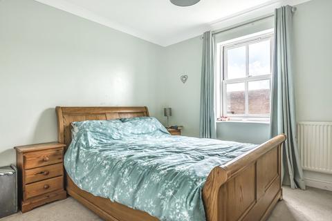 32 Monro Drive, Guildford, GU2 9PS