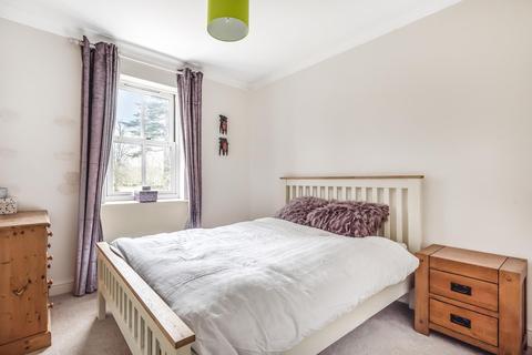 32 Monro Drive, Guildford, GU2 9PS