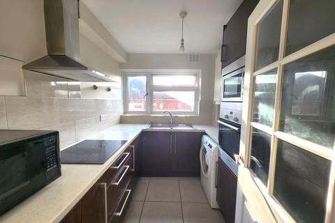 2 bedroom apartment to rent, Windsor Road, Slough SL1