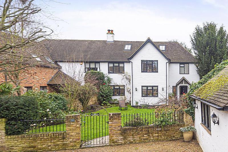 St. Albans Gardens, Teddington, TW11 5 bed semidetached house £2,250,000