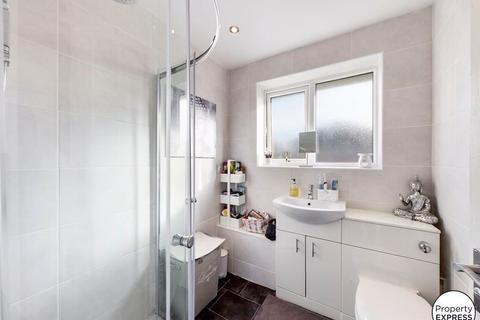 15 Briggs Avenue, South Bank, Middlesbrough, TS6 6XL