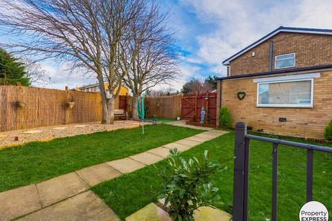 15 Briggs Avenue, South Bank, Middlesbrough, TS6 6XL