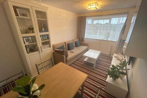 undefined, Savernake Close, Reading