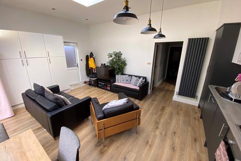 2 bedroom maisonette to rent, Spencer Road, South Croydon, CR2 7EL