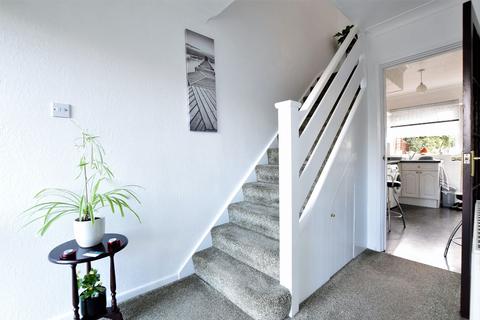 75 Crown Road, Clacton-on-sea, CO15 1AU