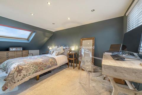 8 Datchet Road, London, SE6 4BX