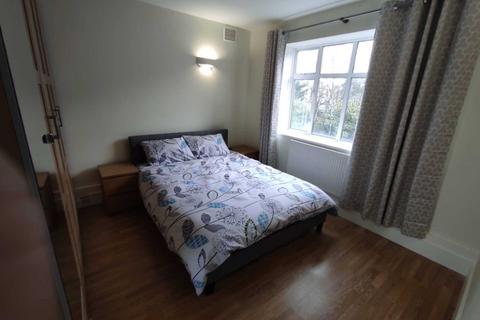 2 bedroom flat to rent, Priory Road, West Hampstead NW6