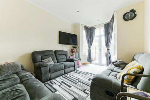 39 Avonwick Road, Hounslow, TW3 4DX