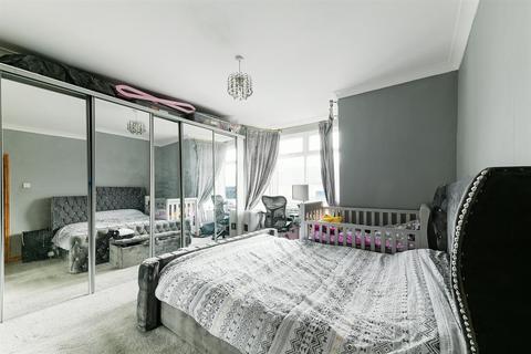 39 Avonwick Road, Hounslow, TW3 4DX