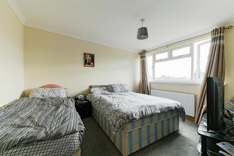 39 Avonwick Road, Hounslow, TW3 4DX