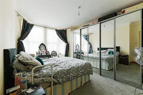 39 Avonwick Road, Hounslow, TW3 4DX