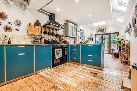 28 Avenue Road, Kingston Upon Thames, KT1 2RB