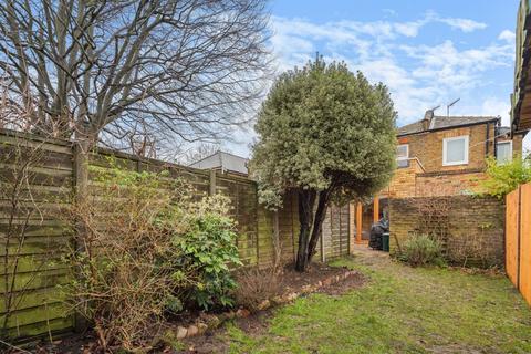 28 Avenue Road, Kingston Upon Thames, KT1 2RB