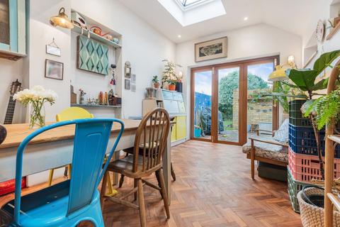 28 Avenue Road, Kingston Upon Thames, KT1 2RB
