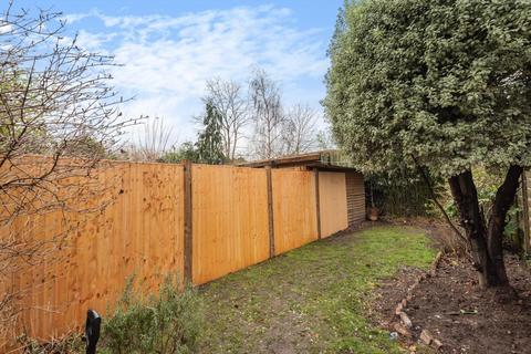 28 Avenue Road, Kingston Upon Thames, KT1 2RB