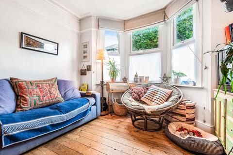 28 Avenue Road, Kingston Upon Thames, KT1 2RB