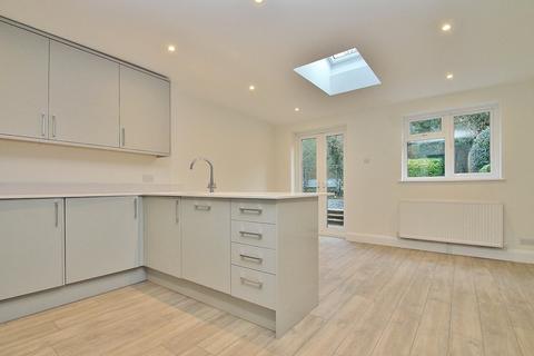 19 Maple Road, Ripley, Woking, GU23 6JY