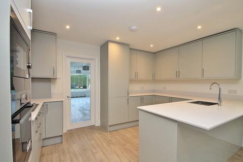 19 Maple Road, Ripley, Woking, GU23 6JY