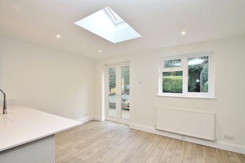 19 Maple Road, Ripley, Woking, GU23 6JY