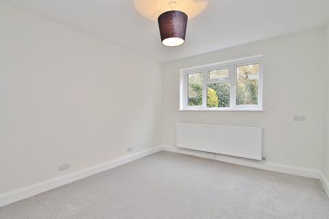 19 Maple Road, Ripley, Woking, GU23 6JY