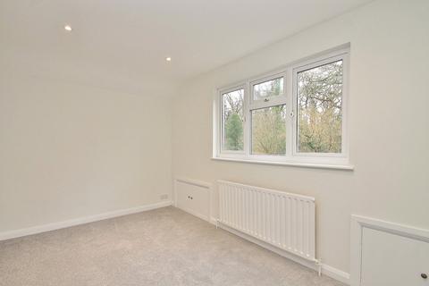 19 Maple Road, Ripley, Woking, GU23 6JY