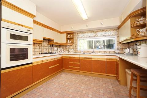 144 Lingfoot Crescent, Sheffield, S8 8DB