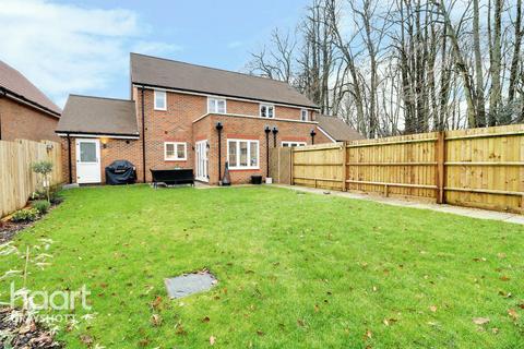 4 Canes Close, Grayshott, Hindhead, GU26 6GX