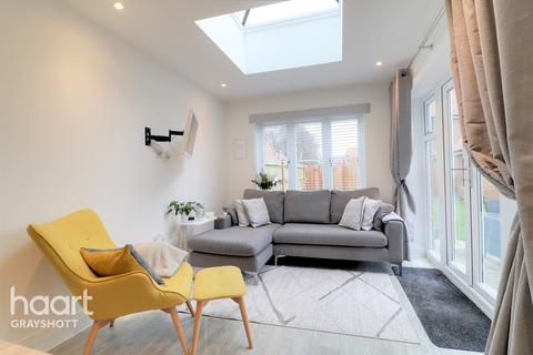 4 Canes Close, Grayshott, Hindhead, GU26 6GX