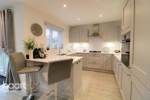 4 Canes Close, Grayshott, Hindhead, GU26 6GX