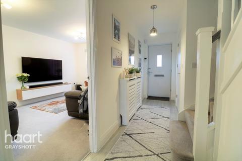 4 Canes Close, Grayshott, Hindhead, GU26 6GX