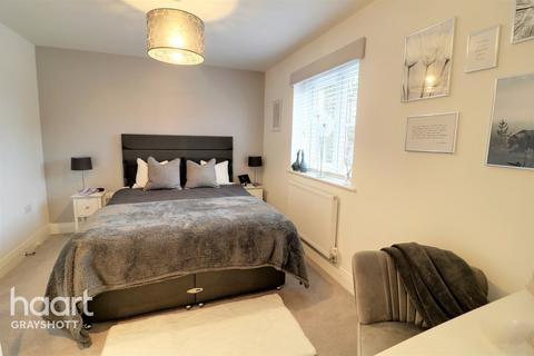 4 Canes Close, Grayshott, Hindhead, GU26 6GX