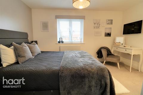 4 Canes Close, Grayshott, Hindhead, GU26 6GX