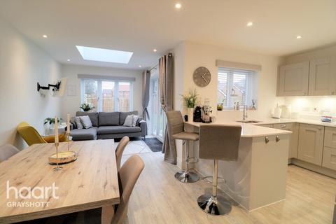 4 Canes Close, Grayshott, Hindhead, GU26 6GX