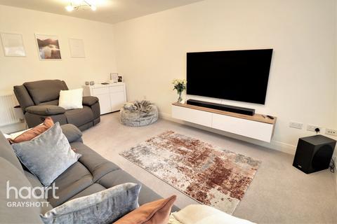 4 Canes Close, Grayshott, Hindhead, GU26 6GX