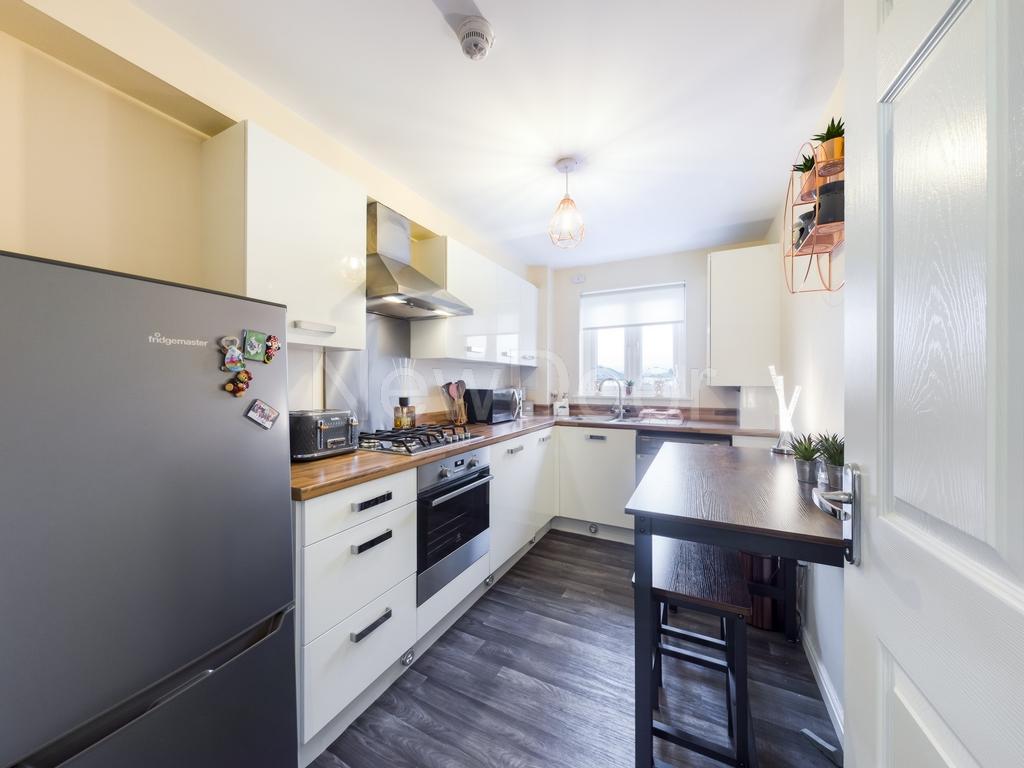 Crescent, PA7 1 bed apartment £105,000