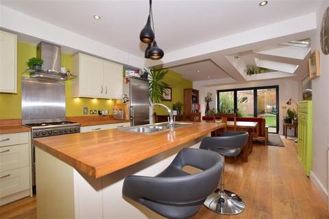 30 Albion Road, Reigate, RH2 7JY