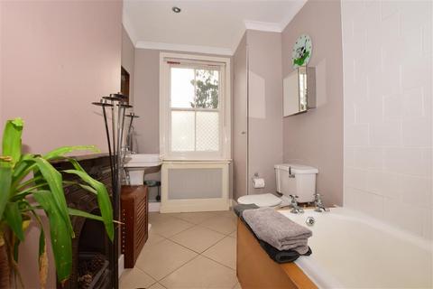 30 Albion Road, Reigate, RH2 7JY
