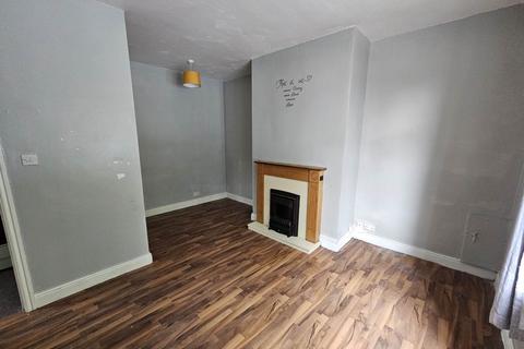 1 bedroom end of terrace house to rent, Healy Lane, Batley