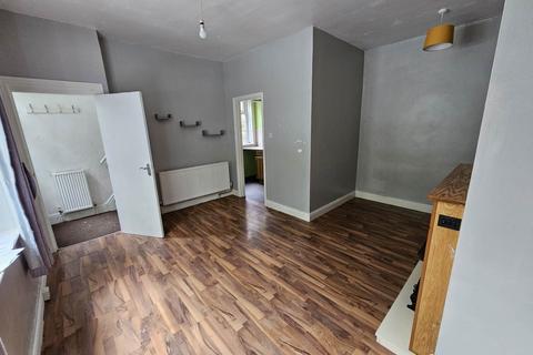 1 bedroom end of terrace house to rent, Healy Lane, Batley