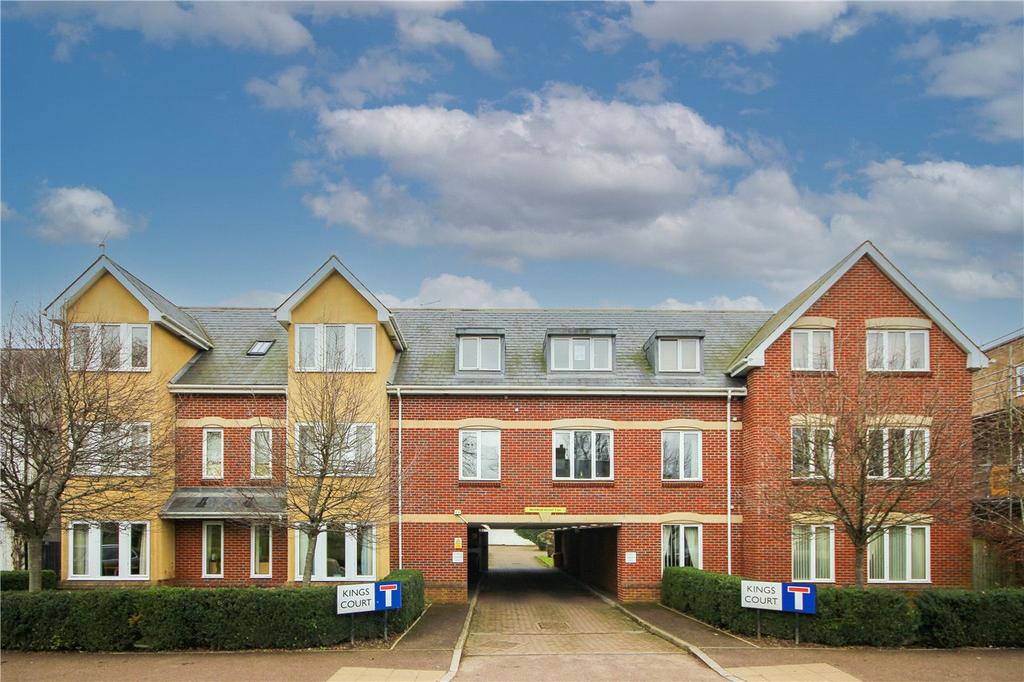 Kings Court, Southdown Road, Harpenden 2 bed flat £1,150 pcm (£265 pw)