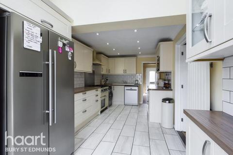 3 bedroom terraced house to rent, Oakes Road, Bury st edmunds