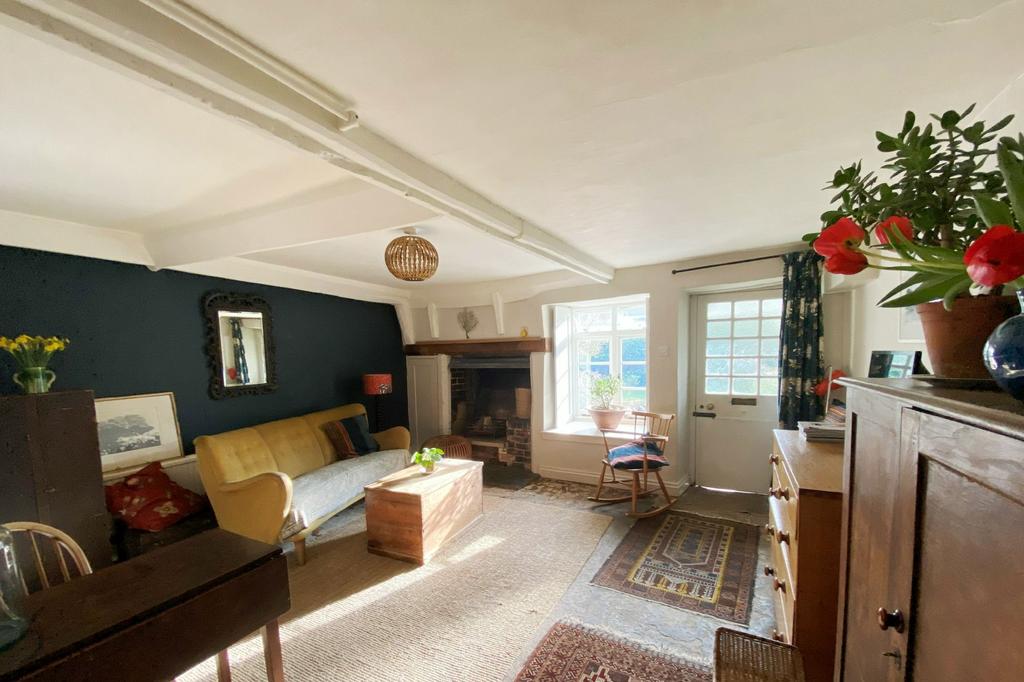 TIPTON ST JOHN, DEVON, EX10 2 bed cottage £275,000